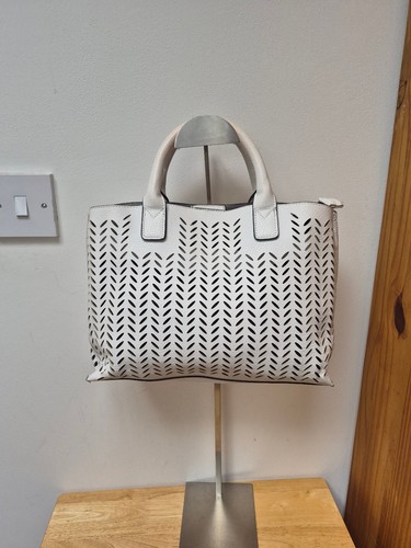 White cut out - out, handbag