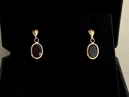 9ct gold garnet earrings - &,