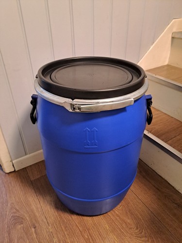 Plastic barrel with - lid, 60