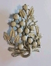 Vintage pretty white metal - vintage,