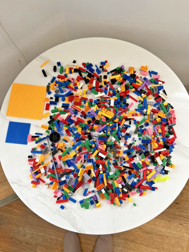 Assorted building bricks - assorted,