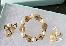 Van Dell  12KYellow Gold Filled VTG Screw Back Earrings Brooch Set Leaf Pearls