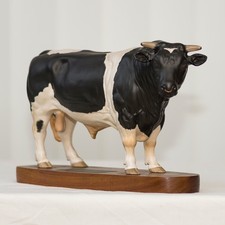 Beswick Friesian Bull A2580 Connoisseur Model on Wood Base – Excellent condition