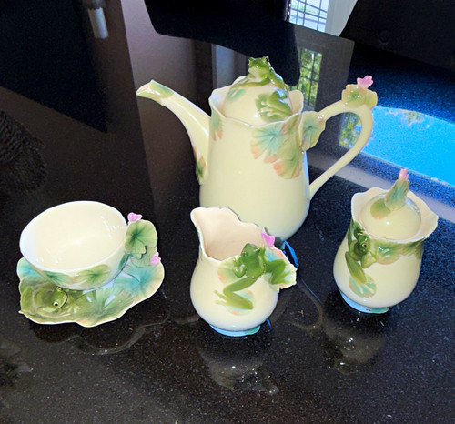 Franz porcelain frog lily - franz,