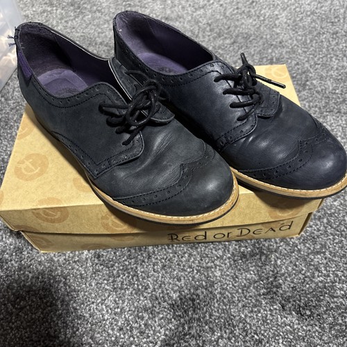 Red dead women - dead, shoes