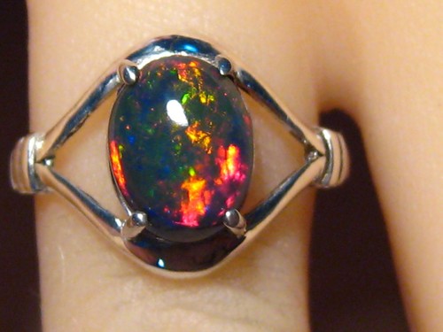 Black welo opal - 2.5,