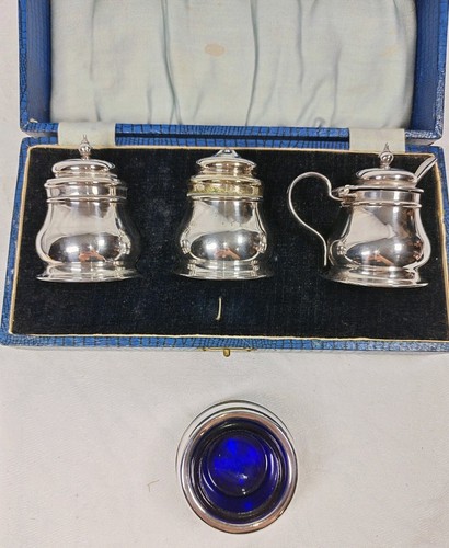 Vintage cased silver plate - cased,