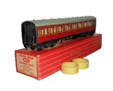 HORNBY DUBLO 4083 BR SUBURBAN COACH 1ST/2ND *RARE WHITE SEATS MINT UNUSED*