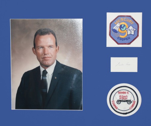 Gordon cooper autograph - cooper,