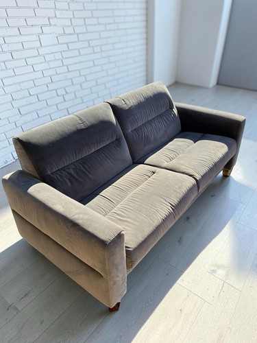 New beautiful ekornes - £2.5k,