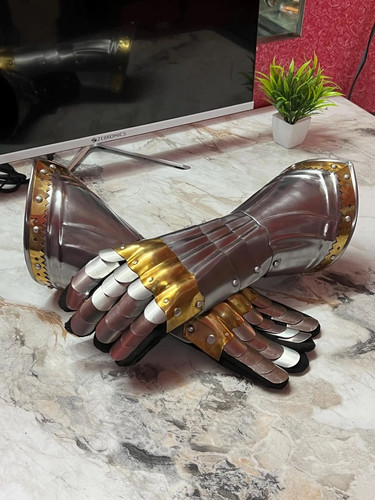 Medieval knight gauntlets - medieval,