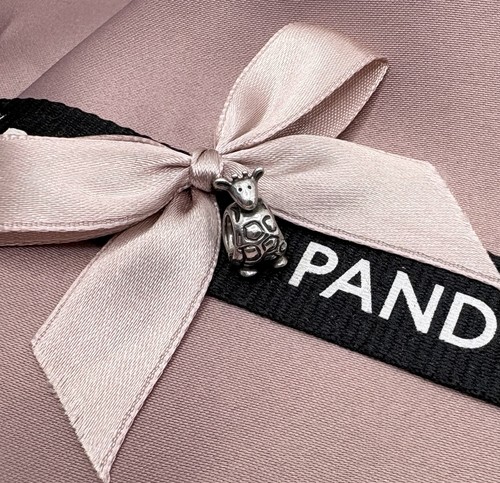 Genuine pandora giraffe charm - pandora,