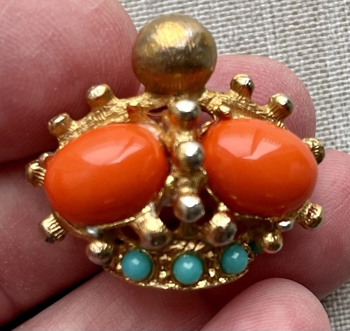 Vintage crown brooch coral - crown,