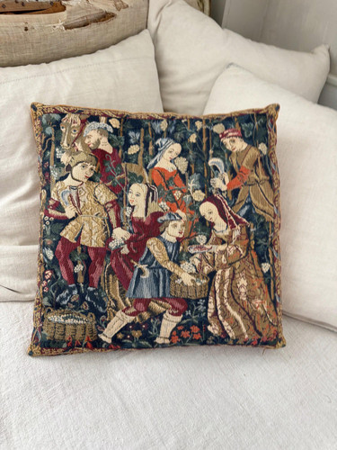 18x17 tapestry cushion - 18x17,