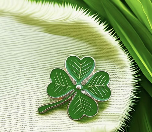 Green gold lucky clover leaf - gold,