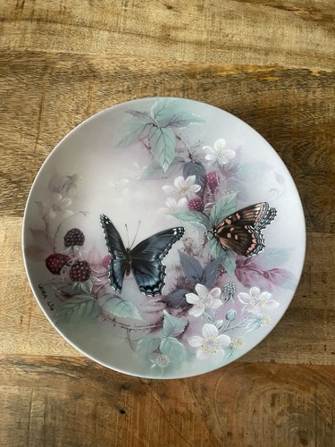 New collectible plate monarch - new,
