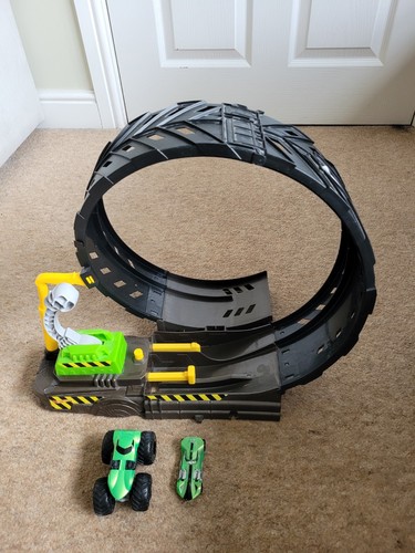 Hot wheels monster trucks - hot,