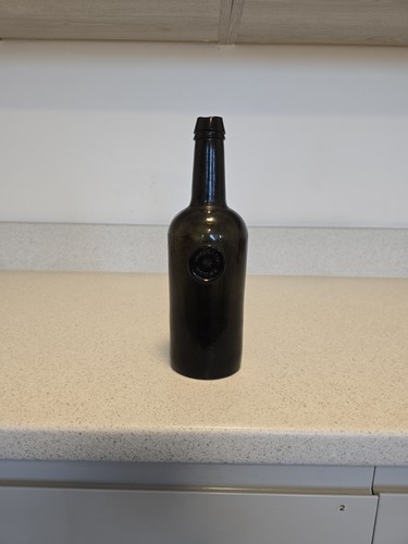 Georgian sealed wine bottle - sealed,