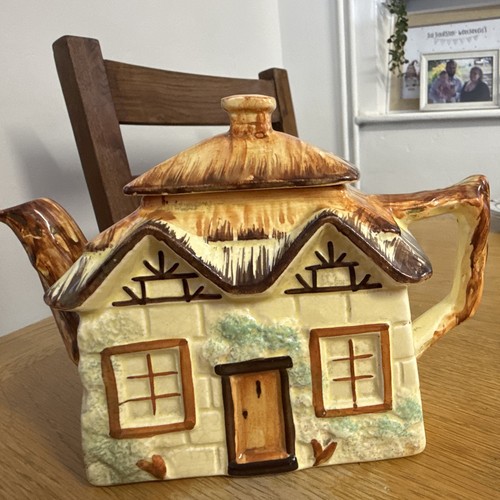 Vintage keele street pottery - keele,