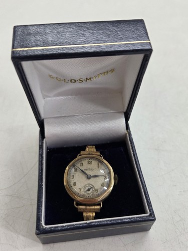 375 9ct gold - 9ct, manual