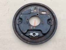 MGB ROADSTER (1967-80) RH REAR BRAKE BACK PLATE WITH ADJUSTER, TUBE AXLE, RIGHT