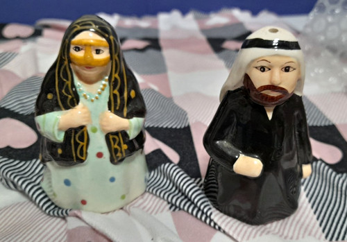 Ceramic novelty couple salt - novelty,