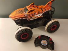 Hot Wheels Monster Trucks Tiger Shark RC – 1:15 Scale, Terrain Stomp Tech