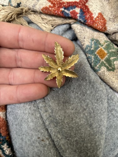 Maple leaf sarah - leaf,