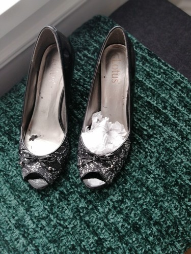 Lotus black patent size - patent,
