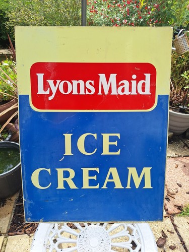 Lions made 1960s - lions, cream