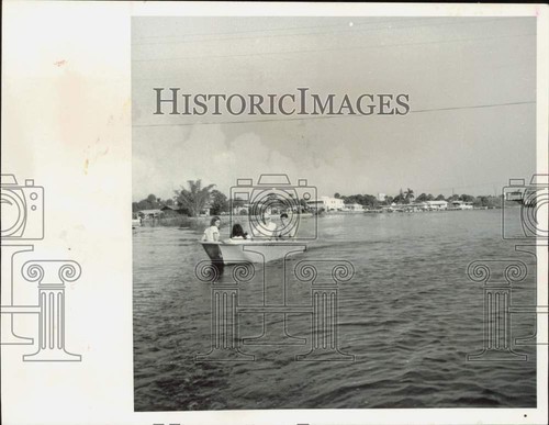 1968 press photo tourists - 1968,