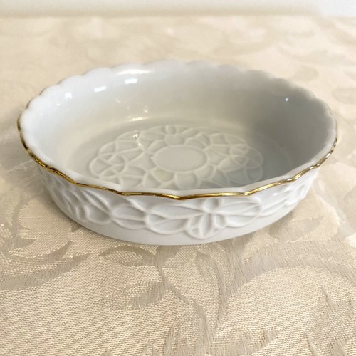 Vtg white porcelain - white,