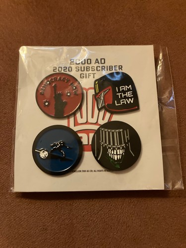 2000ad badge pin set - badge,