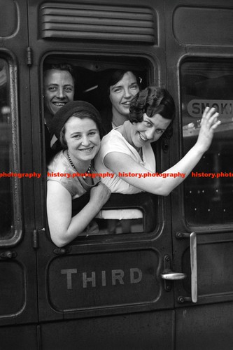 F021787 women third class - in,
