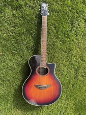 Yamaha APX700II VS electric acoustic guitar