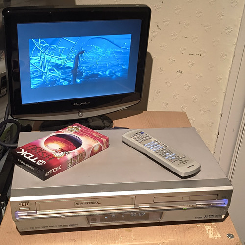 Jvc xv3ek dvd - dvd/vcr, combo
