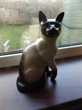 Large Sitting Siamese Cat - Beswick 1882