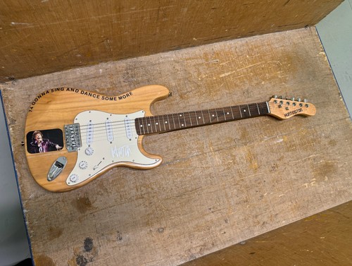 Guitar signed mick jagger - by,
