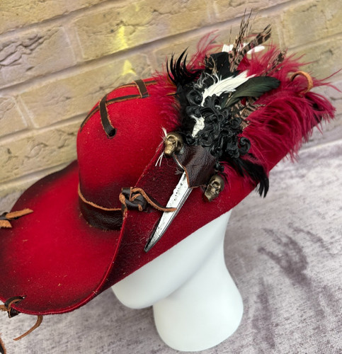 Red distressed pirate hat - red,