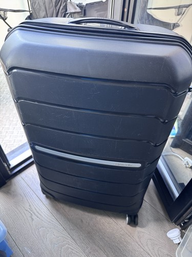 Samsonite hard shell - hard,