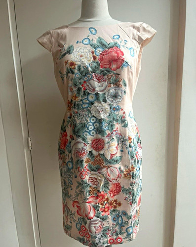 Oasis beige floral round - floral, neck
