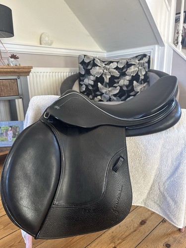 John whitaker jump - saddle, 17.5