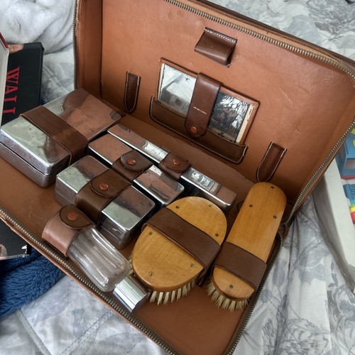 Vintage grooming travel set