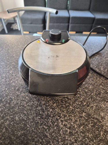 Round electric waffle maker - electric,