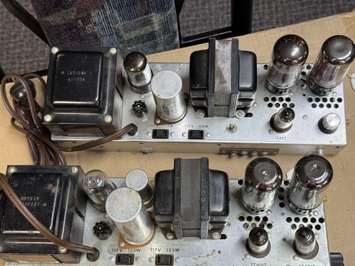 Pair tube amplifiers - of,