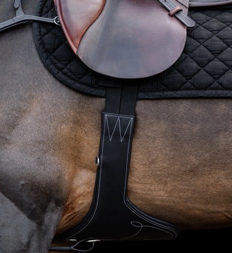 Horse black stud girth 125cm