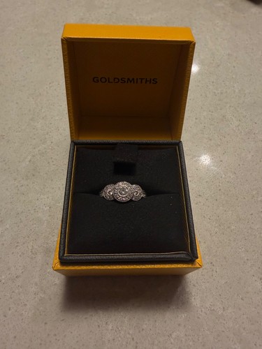 Brilliant cut carat total - 0.52,