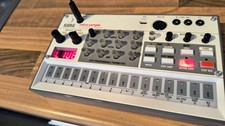 Korg Volca Sample 2 DJ Controller - White with psu