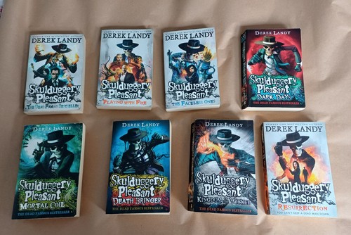 Skullduggery pleasant book set - book,