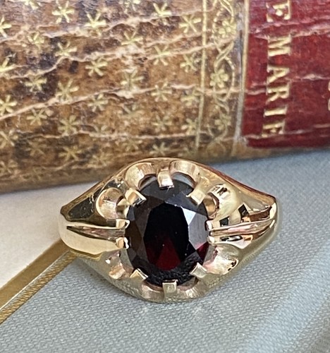 Gents 9ct gold garnet gypsy - 9ct,